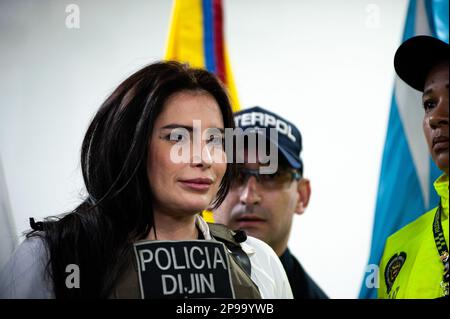 Aida Merlano, ex senatore colombiano condannato per voto di acquisto e fuga dalla giustizia, partecipa alla revisione di identificazione presso la direzione delle indagini penali (DIJIN) Headquaters dopo essere arrivato a Bogota, Colombia 10 marzo 2023. Foto di: Chepa Beltran/Long Visual Press Foto Stock