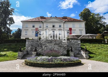 Lubiana: Parco cittadino di Tivoli e Castello di Tivoli durante l'estate. Slovenia Foto Stock