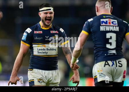 Leeds, Regno Unito. 10th Mar, 2023. James Bentley #11 di Leeds Rhinos festeggia con Harry Newman #3 di Leeds Rhinos dopo aver vinto il match Betfred Super League Round 4 Leeds Rhinos vs Wakefield Trinity allo Headingley Stadium, Leeds, Regno Unito, 10th marzo 2023 (Foto di Steve Flynn/News Images) a Leeds, Regno Unito il 3/10/2023. (Foto di Steve Flynn/News Images/Sipa USA) Credit: Sipa USA/Alamy Live News Foto Stock