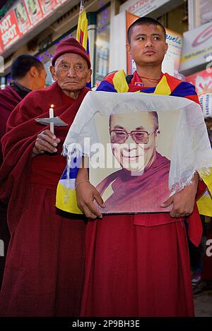 I manifestanti, per la libertà del Tibet, in Jogibara Rd, McLeod Ganj Dharamsala, Himachal Pradesh, India, Asia Foto Stock
