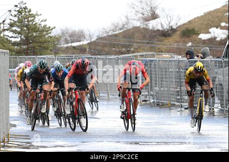 Sassotetto, Italia. 10th Mar, 2023. Group sprint durante la 5 tappa - Morro d'Oro - Sarnano/Sassotetto, Ciclismo Tirreno Adriatico a Sassotetto, marzo 10 2023 Credit: Agenzia indipendente per le foto/Alamy Live News Foto Stock