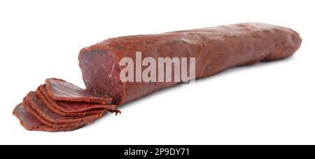 Squisita bisturma di manzo stagionato a fette su sfondo bianco Foto Stock