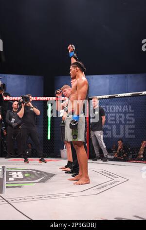 Orlando, Florida, Stati Uniti. 10th Mar, 2023. ORLANDO, FL - 10 marzo Billy Elekana vince contro Tristan Overig con decisione unanime durante la settimana 7 della PFL Challenger Series il 10 marzo 2023 agli Universal Studios di Orlando, Florida. (Credit Image: © Aaron Litz/PX Imagens via ZUMA Press Wire) SOLO PER USO EDITORIALE! Non per USO commerciale! Credit: ZUMA Press, Inc./Alamy Live News Foto Stock