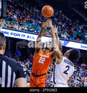 Greensboro, North Carolina, Stati Uniti. 10th Mar, 2023. Durante la semifinale del torneo Men's ACC al Greensboro Coliseum di Greensboro, North Carolina. (Scott Kinser/Cal Sport Media). Credit: csm/Alamy Live News Foto Stock