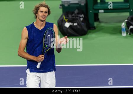 Indian Wells, USA. 10th Mar, 2023. Tennis: ATP Tour - Indian Wells, single maschile, 2nd round, Cachin (Argentina) - Zverev (Germania). Alexander Zverev celebra la sua vittoria. Credit: Maximilian Haupt/dpa/Alamy Live News Foto Stock