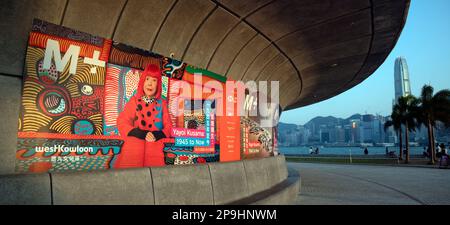 Il nuovissimo museo M+ della cultura visiva di Hong Kong, Victoria Harbour, Hong Kong, Cina. Foto Stock