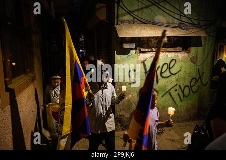 Nuova Delhi, Delhi, India. 10th Mar, 2023. I rifugiati tibetani tengono una veglia a lume di candela per celebrare il 64th° giorno di rivolta Nazionale Tibetana (Credit Image: © Shivam Khanna/Pacific Press via ZUMA Press Wire) SOLO PER USO EDITORIALE! Non per USO commerciale! Foto Stock