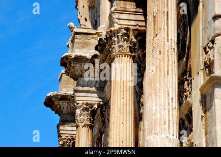 L'Arco di Costantino, è un arco trionfale dedicato all'imperatore Costantino il Grande, situato a Roma, Italia, Europa Foto Stock