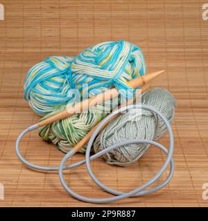Filo a crochet e uncino a uncino in un primo piano Foto Stock