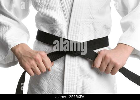 Carrozza con kimono e cintura nera su sfondo bianco, primo piano Foto Stock