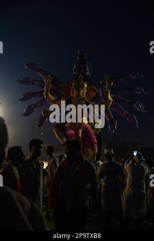 Ganapati Visarjan a Mumbai , Girgaon Chowpaty, Girgaum chowpatty Ganesh Visarjan, Ganesh Festival. Mumbai, Maharashtra, India Foto Stock