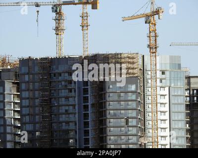 Giza, Egitto, marzo 10 2023: città di zed da Orascom impresa di costruzione, edifici, alto edificio di nuovi appartamenti residenziali nella città di Sheikh Zayed con torre c Foto Stock