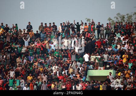 Spettatori durante il 1st T20I° incontro di tre serie di partite in Bangladesh-Inghilterra allo stadio di cricket Zahur Ahmed Chowdhury, Sagorika, Chattogram, Bangladesh. Foto Stock