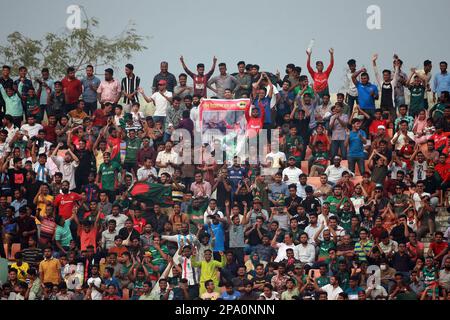 Spettatori durante il 1st T20I° incontro di tre serie di partite in Bangladesh-Inghilterra allo stadio di cricket Zahur Ahmed Chowdhury, Sagorika, Chattogram, Bangladesh. Foto Stock