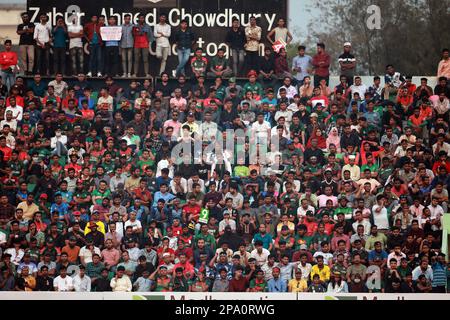 Spettatori durante il 1st T20I° incontro di tre serie di partite in Bangladesh-Inghilterra allo stadio di cricket Zahur Ahmed Chowdhury, Sagorika, Chattogram, Bangladesh. Foto Stock