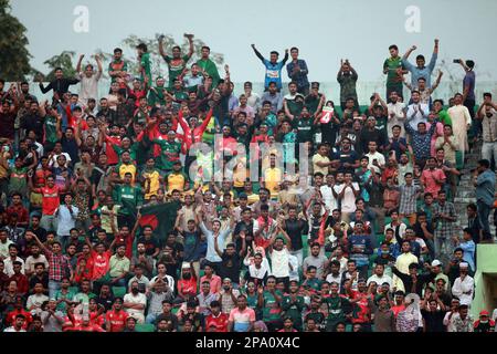 Spettatori durante il 1st T20I° incontro di tre serie di partite in Bangladesh-Inghilterra allo stadio di cricket Zahur Ahmed Chowdhury, Sagorika, Chattogram, Bangladesh. Foto Stock