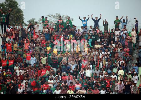 Spettatori durante il 1st T20I° incontro di tre serie di partite in Bangladesh-Inghilterra allo stadio di cricket Zahur Ahmed Chowdhury, Sagorika, Chattogram, Bangladesh. Foto Stock