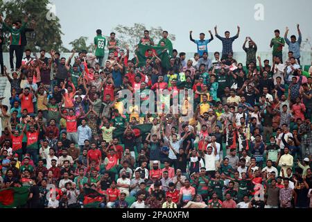 Spettatori durante il 1st T20I° incontro di tre serie di partite in Bangladesh-Inghilterra allo stadio di cricket Zahur Ahmed Chowdhury, Sagorika, Chattogram, Bangladesh. Foto Stock