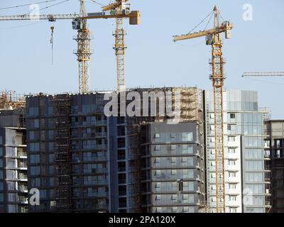 Giza, Egitto, marzo 10 2023: città di zed da Orascom impresa di costruzione, edifici, alto edificio di nuovi appartamenti residenziali nella città di Sheikh Zayed con torre c Foto Stock