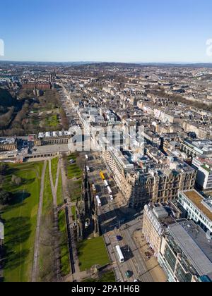 Vista aerea del centro di Edimburgo dal drone, Scozia, Regno Unito Foto Stock
