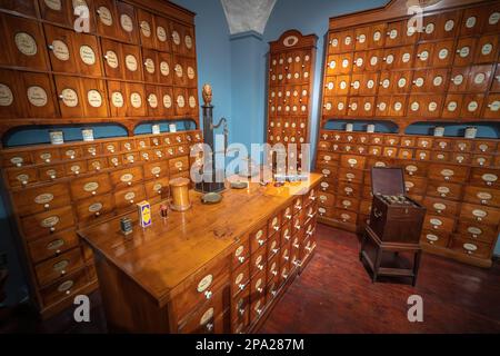 Museo della Farmacia tedesca interno al Castello di Heidelberg - Heidelberg, Germania Foto Stock