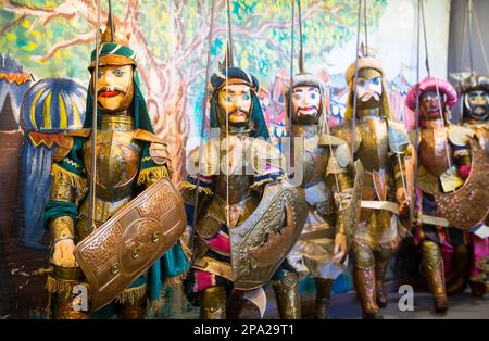 Pupo Siciliano originale (pupazzi siciliani). Il teatro delle marionette siciliane è patrimonio dell'umanità dell'UNESCO Foto Stock