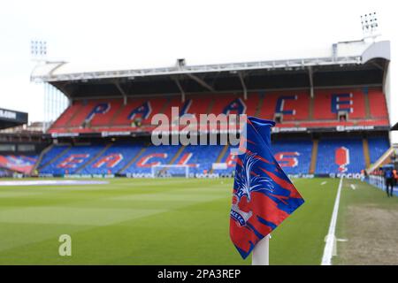 Londra, Regno Unito. 11th Mar, 2023. Una vista generale dell'Holmesdale Road End prima del calcio d'inizio durante la partita della Premier League tra Crystal Palace e Manchester City a Selhurst Park, Londra, Inghilterra il 11 marzo 2023. Foto di Carlton Myrie. Solo per uso editoriale, licenza richiesta per uso commerciale. Non è utilizzabile nelle scommesse, nei giochi o nelle pubblicazioni di un singolo club/campionato/giocatore. Credit: UK Sports Pics Ltd/Alamy Live News Foto Stock