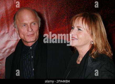 Ed Harris e Amy Madigan partecipano alla prima mondiale di Walt Disney Pictures 'National Treasure: Book of Secrets' al Teatro Ziegfeld di New York il 13 dicembre 2007. Photo Credit: Henry McGee/MediaPunch Foto Stock