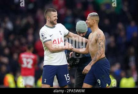 Richarlison (a destra) di Tottenham Hotspur e Eric Dier dopo il fischio finale durante la partita della Premier League al Tottenham Hotspur Stadium, Londra. Data immagine: Sabato 11 marzo 2023. Foto Stock