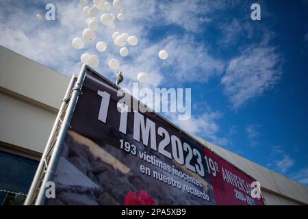 Madrid, Spagna. 11th Mar, 2023. Palloncini bianchi vengono rilasciati in aria durante un atto in memoria delle vittime dell'attacco terroristico alla stazione Cercanías de Atocha di Madrid in occasione del suo 19th° anniversario. La Giornata europea in memoria delle vittime del terrorismo è una data creata dalla Commissione europea per commemorare e rendere omaggio alle vittime dell'attentato terroristico jihadista in Spagna il 11 marzo 2004, nel quale sono morte 193 persone. (Foto di Luis Soto/SOPA Images/Sipa USA) Credit: Sipa USA/Alamy Live News Foto Stock