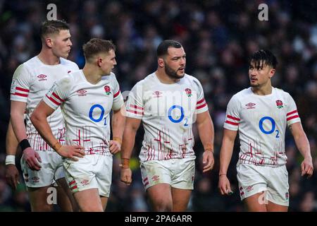 (Da sinistra a destra) i Freddie Stewart inglesi, Jack van Poortvliet, Ellis Genge Marcus Smith reagiscono dopo aver concessuto una prova durante la partita Guinness Six Nations al Twickenham Stadium, Londra. Data immagine: Sabato 11 marzo 2023. Foto Stock