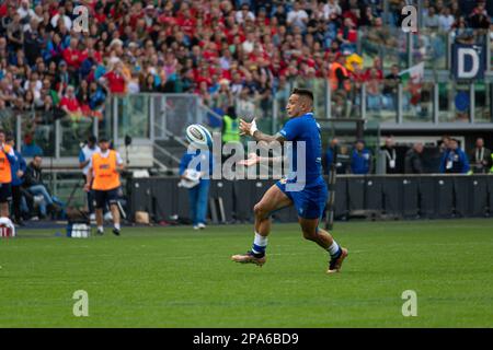 Roma, Italia 11th Mar, 2023. Pierre Bruno giocatore d'Italia che corre con la palla durante la partita di rugby delle sei Nazioni tra Italia e Galles allo Stadio Olimpico di Roma. Photo Credit: Fabio Pagani/Alamy Live News Foto Stock