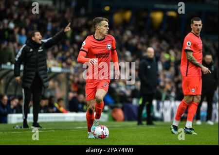 Elland Road, Leeds, Yorkshire, Regno Unito. 11th Mar, 2023. Premier League Football, Leeds United contro Brighton e Hove Albion; Solly March di Brighton e Hove Albion corre con la palla Credit: Action Plus Sports/Alamy Live News Foto Stock