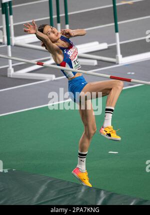 Angelina Topic della Serbia in gara nella finale di salto alto femminile ai Campionati europei di atletica indoor alla Ataköy Athletics Arena di Istanbul Foto Stock