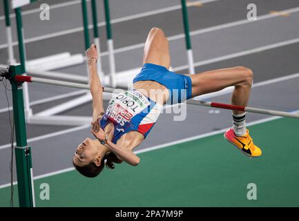 Angelina Topic della Serbia in gara nella finale di salto alto femminile ai Campionati europei di atletica indoor alla Ataköy Athletics Arena di Istanbul Foto Stock