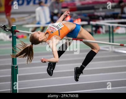 Britt Weerman dei Paesi Bassi gareggia nella finale di salto alto femminile ai Campionati europei di atletica indoor alla Ataköy Athletics Arena in Foto Stock