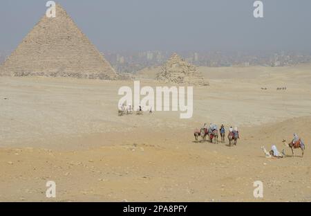 EGITTO, Cairo Gizeh, Cheops piramide di Giza / AEGYPTEN, Kairo Giza , Cheops Pyramide von Gizeh Foto Stock