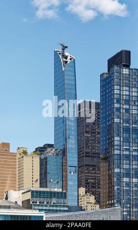 NYC Midtown: Turkish House, alias Turkevi Center, condivide lo skyline con un Dag (885 Second Avenue) e 50 United Nations Plaza. Foto Stock