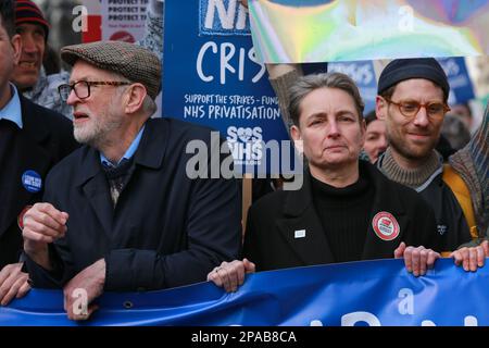 Londra, Regno Unito. 11 marzo 2023. SOS NHS National Demonstration marzo da Tottenham Court Road a Downing Street. © Waldemar Sikora Foto Stock