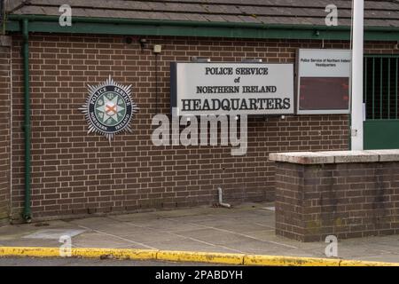 Belfast City, Co Antrim, Irlanda del Nord, febbraio 17th 2023. Ingresso alla sede centrale della PSNI Foto Stock