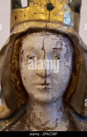 Figura della Vergine Maria in mostra al Museo de los Caminos nel Palazzo Episcopale di Astorga, Leon, Spagna. Il museo, lungo il Camino Frances Foto Stock