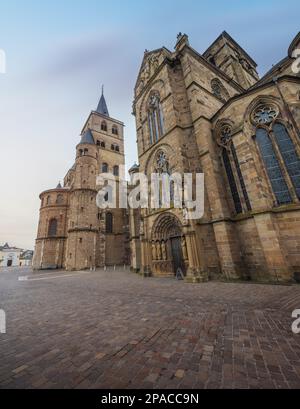 Liebfrauenkirche (Chiesa di nostra Signora) e Cattedrale di Treviri - Treviri, Germania Foto Stock