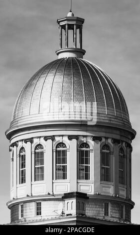 Montreal, Quebec, Canada, 2023 marzo, la cupola del Marché Bonsecours, architettura - Bianco e nero Foto Stock