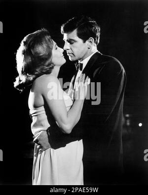 Millicent Martin, Alan Bates, on-set of the British Film, 'Nothing but the Best', Anglo-Amalgamated Film Distributors, 1964 Foto Stock