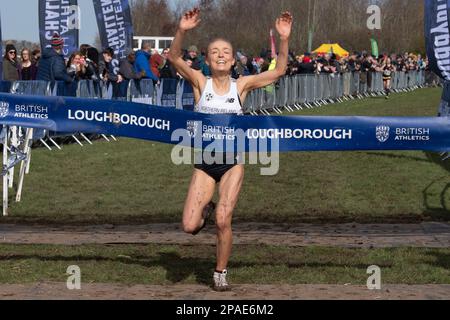 Loughborough, Regno Unito. Sabato, 11th marzo 2023. Soleggiato. Grazia Carson, no 1119, in rappresentanza della squadra intercontea dell'Irlanda del Nord, vince le donne anziane, UK Counties Athletic Union 2023 UK Inter Counties Cross Country Championships e British Athletics Cross Challenge, 5th° tappa, gara finale a Prestwold Hall, Loughborough. © Yoko Shelley Credit: Yoko Shelley/Alamy Live News Foto Stock