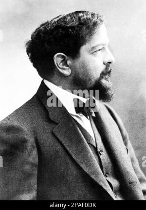 Il celebre compositore e pianista francese Claude DEBUSSY ( Saint-Germain-en-Laye 1862 - Parigi 1918 ) - COMPOSITORE - MUSICA CLASSICA - classica - musicista - COMPOSITORE - MUSICA CLASSICA - CLASSICA - RITRATTO - barba - papillon - fiocco - profilo ---- ARCHIVIO GBB Foto Stock