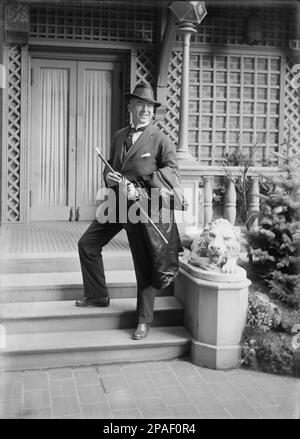 Il cantante canadese EDOARDO DI GIOVANNI ( EDWARD Patrick JOHNSON , Guelph , ontario 1878 - 1959 ). Debutta in concerto alla Carnegie Hall nel 1904 . Nel 1907 di Giovanni accettò di cantare il ruolo di leader nella prima in nord america dell'operetta A WALTZ DREAM di Oscar Straus . Dopo le esibizioni a Philadelphia e Baltimora, l'operetta aprì il New York's Broadway Theater nel 1908 e corse per 14 settimane. Salpò per Parigi nel 1908 e cominciò a lavorare con Richard Barthelemy . A Parigi incontra Beatrice d' Arneiro , figlia del visconte portoghese Jose' d' Arneiro Foto Stock