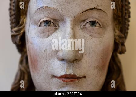 Busto reliquiario raffigurante una delle Eleven Mille Vergini in mostra al Museo de los Caminos nel Palazzo Episcopale di Astorga, Leon, Spagna. Il Foto Stock