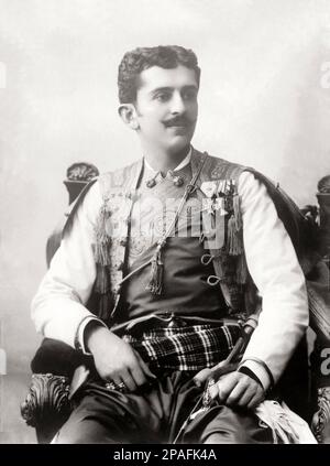 1910 ca. , Montenegro : il principe ereditario DANILO di MONTENEGRO Petrovic-Njegos ( 1871 - 1939 ) . Dopo l'abdicazione nel 1921 trascorse la maggior parte della sua vita a Nizza. Figlio del re Nicola i e della regina Milena di Montenegro. Dal 1 marzo 1921 al 7 marzo 1921 Danilo fu il re del Montenegro che si autoassunse e guidò un governo in esilio non riconosciuto. Il 7 1921 marzo, per motivi ancora poco chiari, Danilo abdicò alle sue pretese reali e alla testa della casa reale a favore del nipote, il principe Michael Petrovic-Njegos del Montenegro. - REALI - Daniel Alexander Petrovich-Nyegosh - Nobiltà - NOB Foto Stock