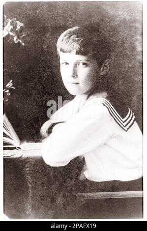 Il principe russo Tsarevich ALEXEI Nikolaevich ROMANOV (1904 - 1918 ). Il figlio più giovane e l'unico figlio dello zar Nicola II di Russia e di Alexandra Fyodorovna . La fiducia di sua madre nei grigori Rasputin per curare l'emofilia di Alexei contribuì a porre fine alla Russia imperiale. Il suo omicidio dopo la Rivoluzione russa del 1917 portò alla sua canonizzazione come portatore di passione della Chiesa ortodossa russa. Era due settimane timido del suo quattordicesimo compleanno quando fu assassinato il 17 luglio 1918 nella cantina della Casa Ipatiev a Ekaterinburg. L'AS Foto Stock